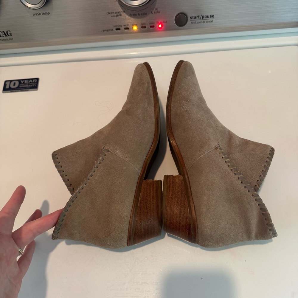 Jack Rogers Sadie Suede Bootie  Leather Light Grey 9.5M - Picture 4 of 11